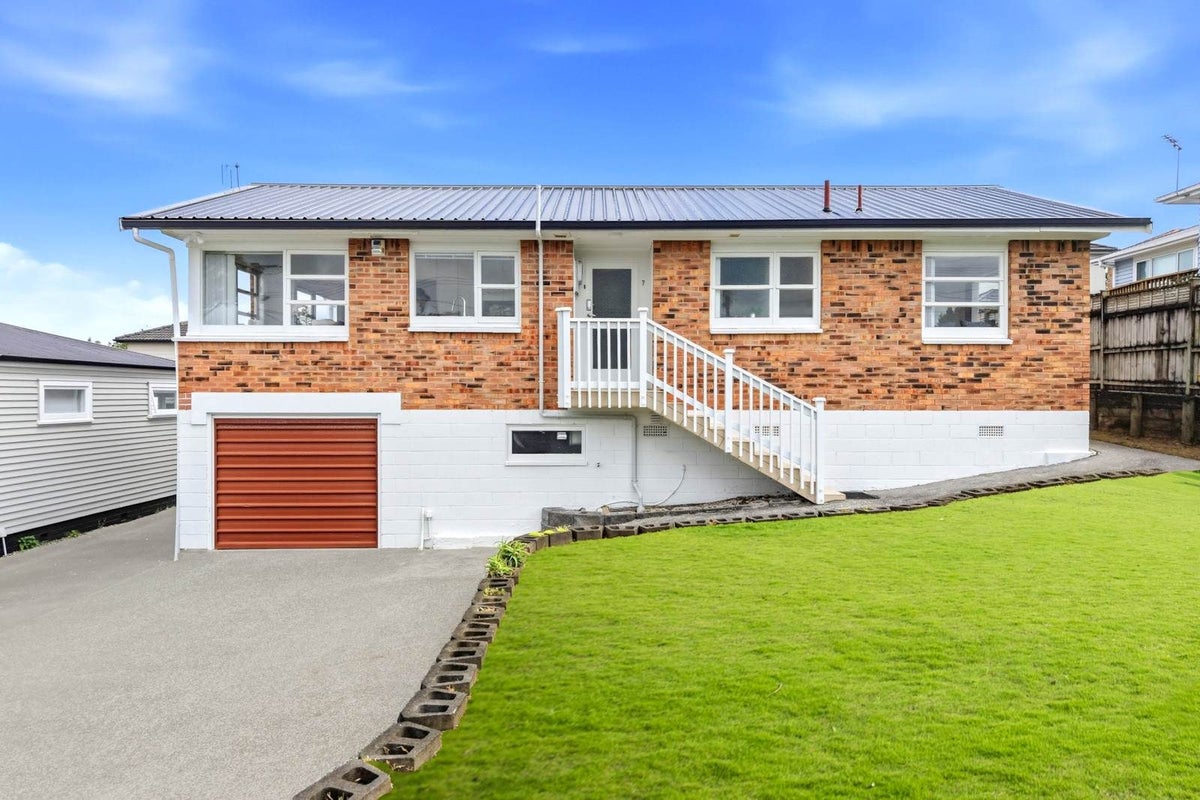 7 Bond Crescent, Forrest Hill, Auckland - Carousel 1