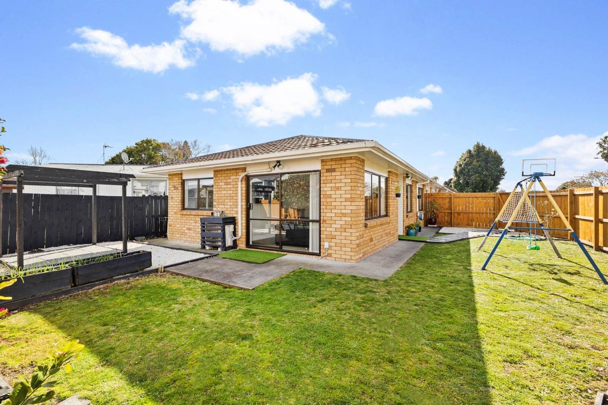 1/10 Airfield Road, Takanini, Papakura, Auckland - Carousel 2