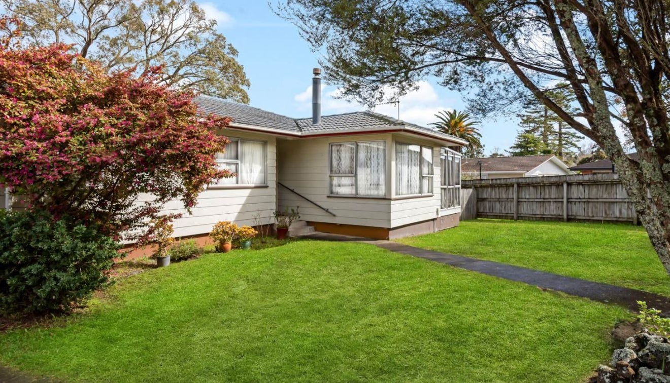 77 Chilcott Road, Henderson, Auckland - Carousel 1