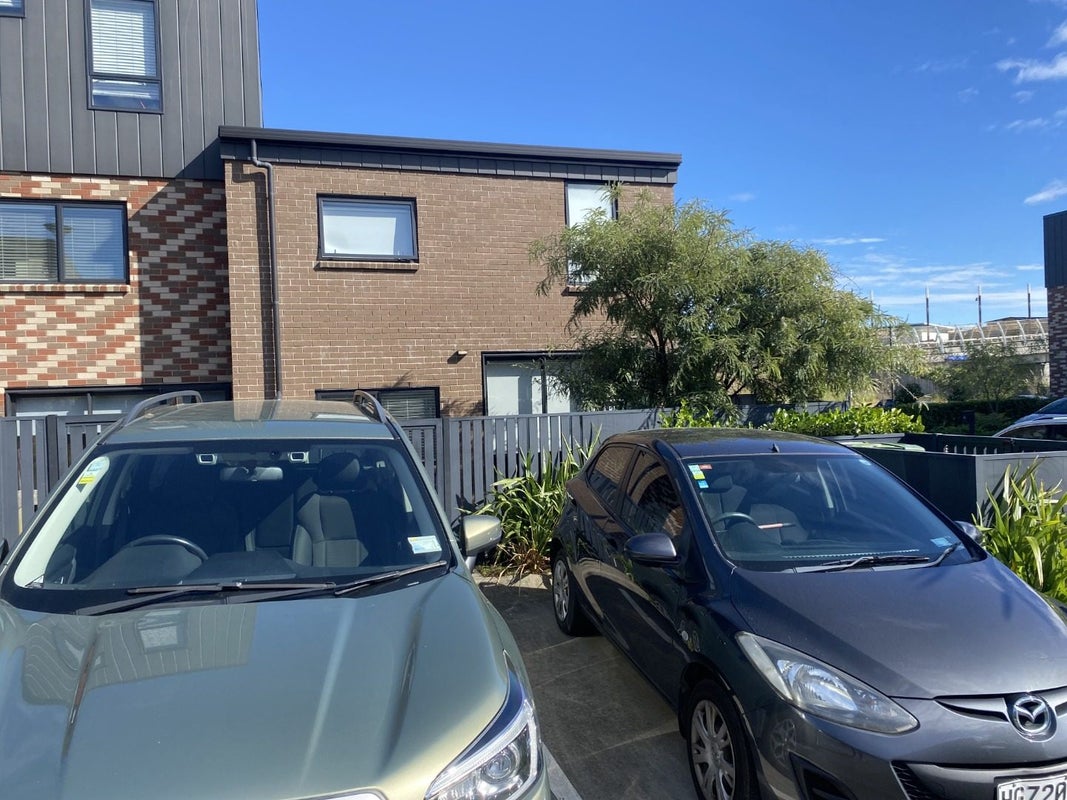 15 Kotuitui Street, Manukau, Auckland - Carousel 1