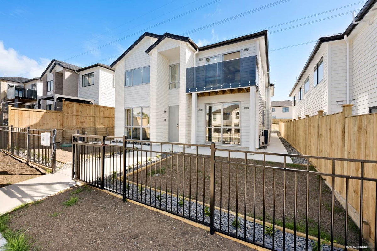 6 Dungloe Avenue, Flat Bush, Auckland - Carousel 1