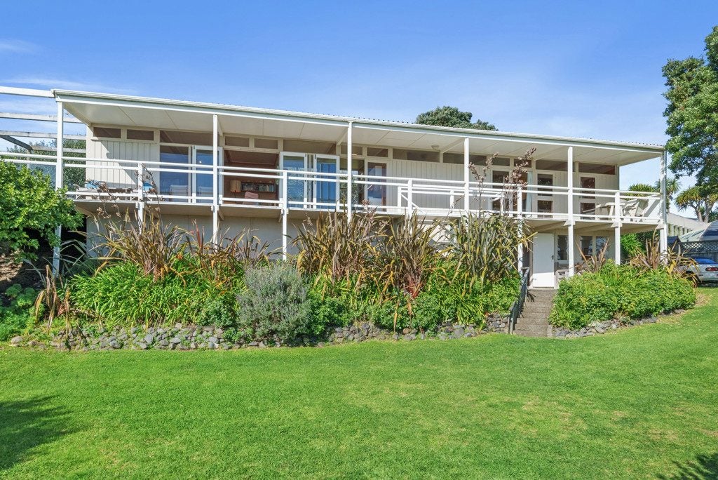 16 Kohutuhutu Road, Raumati Beach, Paraparaumu - Carousel 2