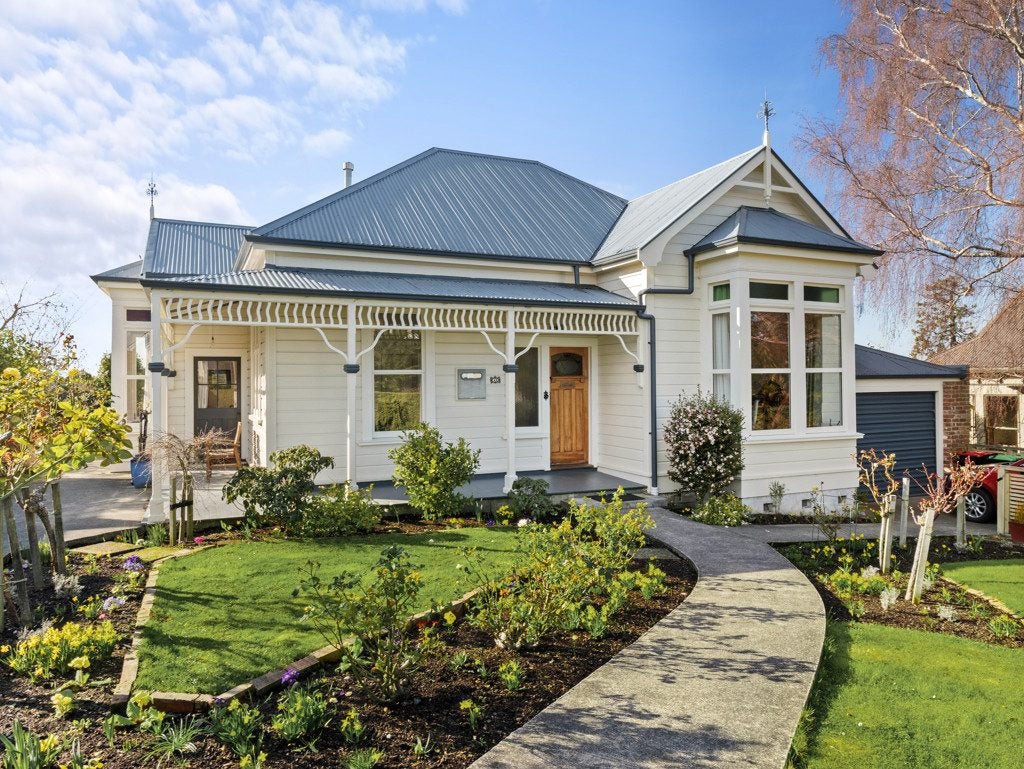 43 Patrick Street, The Glen, Dunedin - Carousel 1