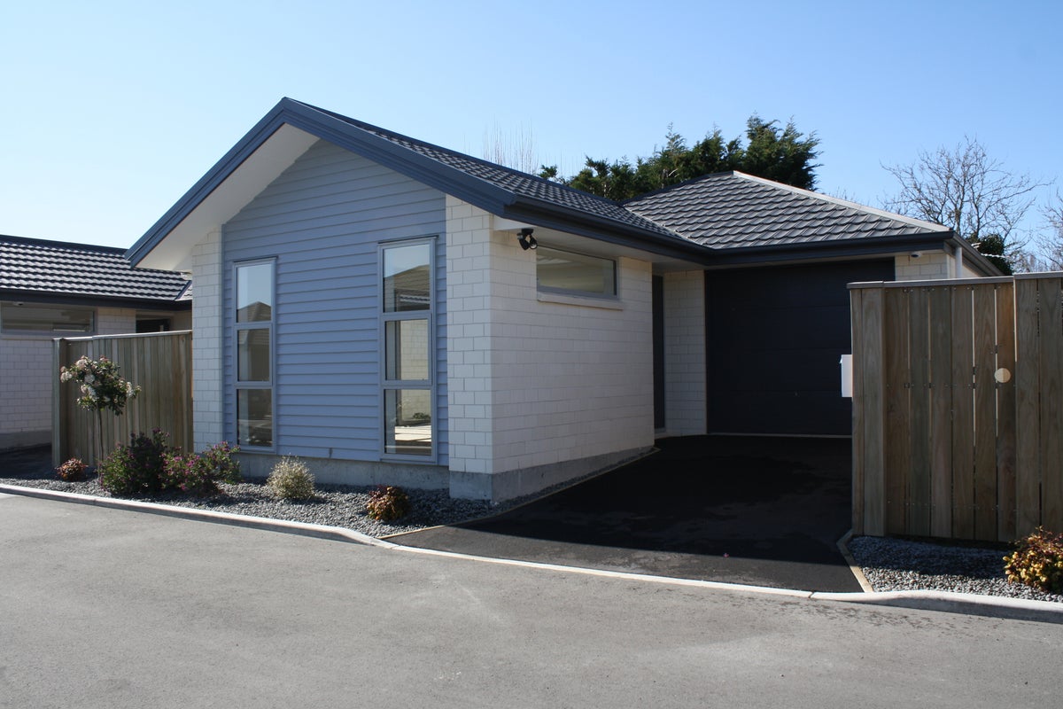 12 Henry Roil Lane, Northcote, Christchurch - Carousel 1