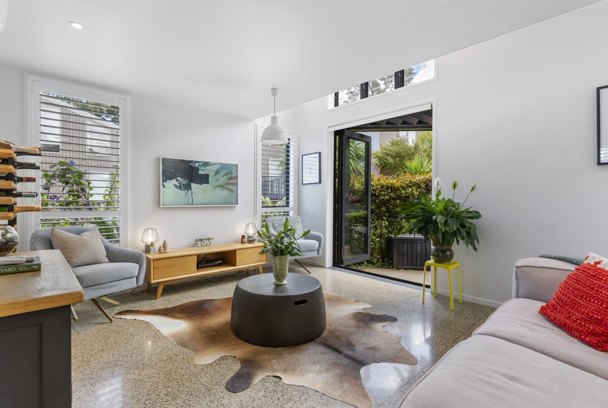 39 Castledine Crescent, Glen Innes, Auckland - Carousel 2