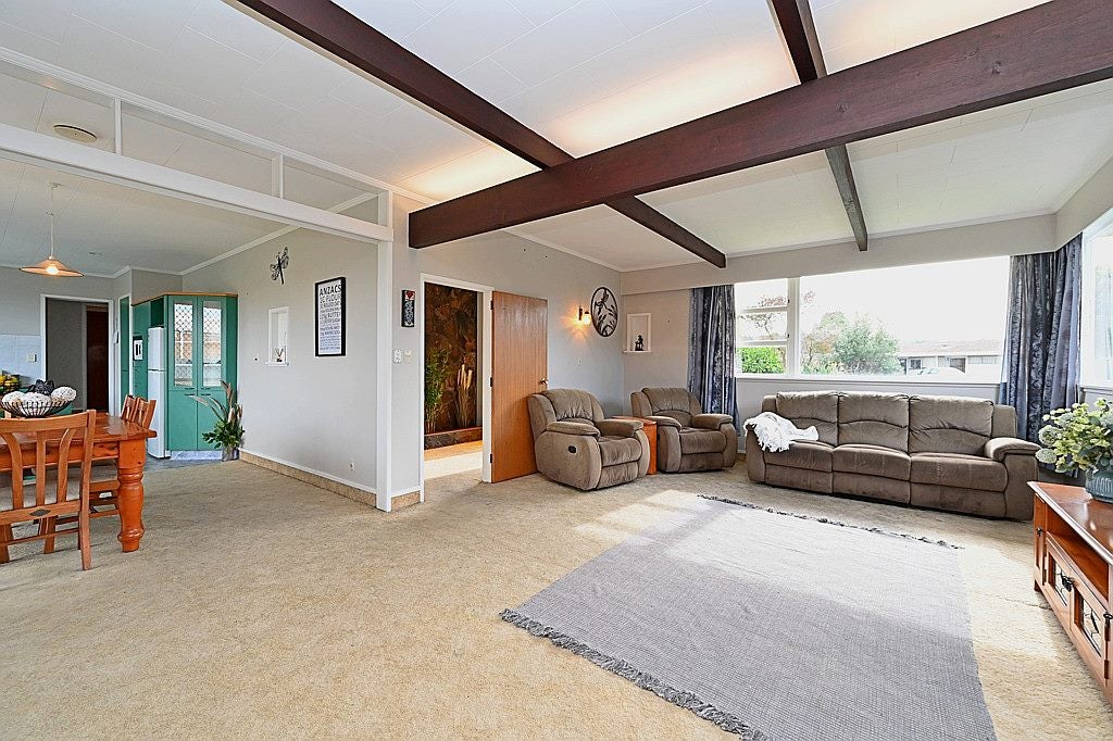38 Upham Crescent, Taradale, Napier - Carousel 2