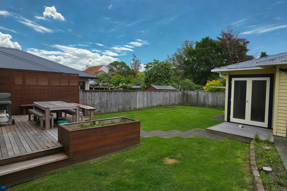 17 Sherwood Street, Woburn, Lower Hutt - Carousel 24