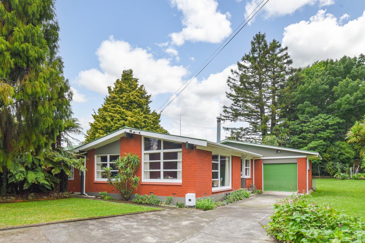 8 Garden Place, Hillcrest, Rotorua - Carousel 1