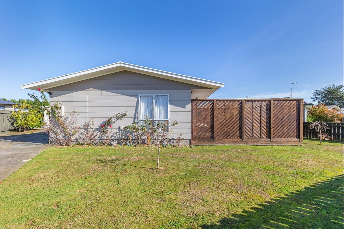 83 Strathmore Avenue, Levin, Levin - Carousel 1