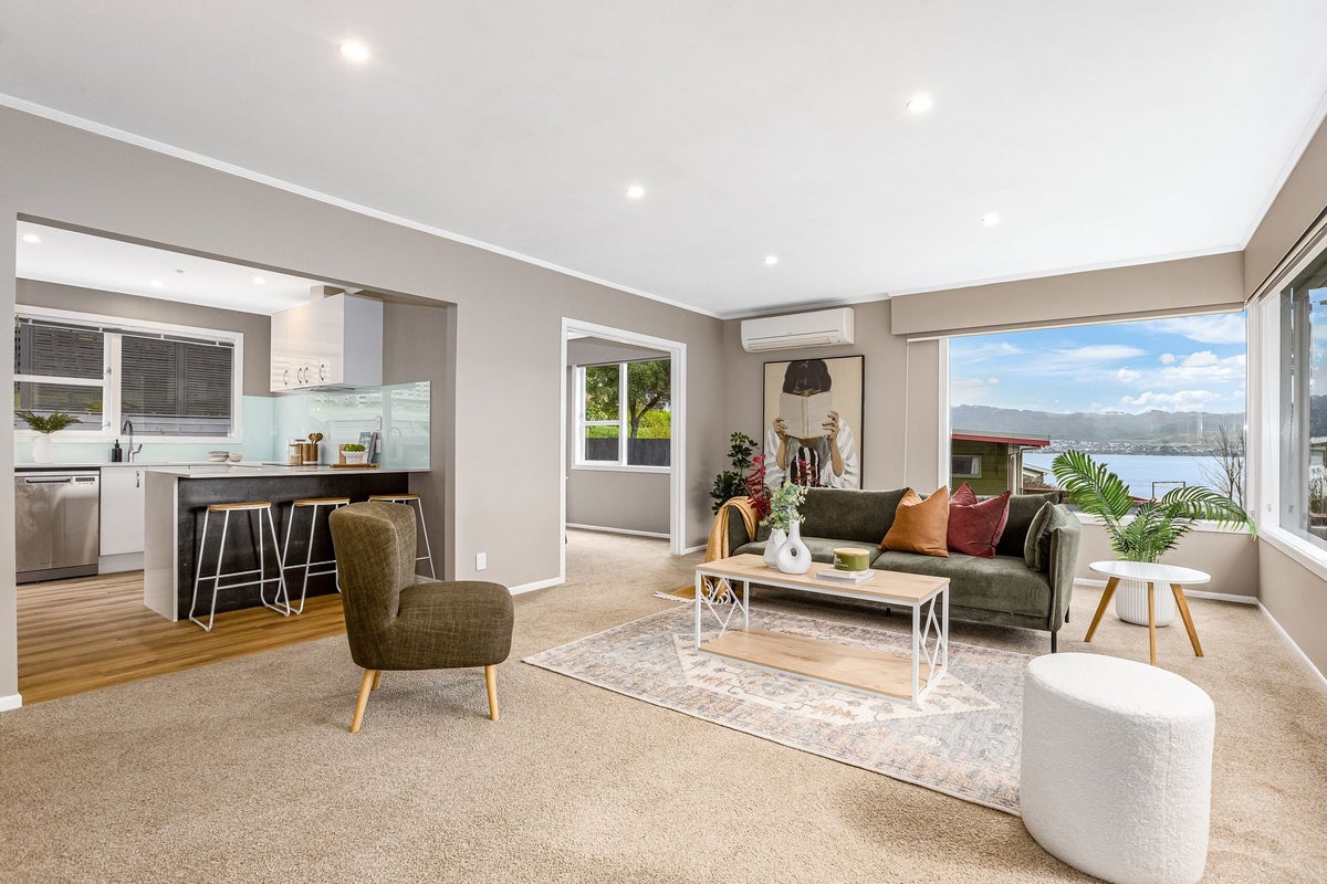 9 Brora Crescent, Papakowhai, Porirua - Carousel 2