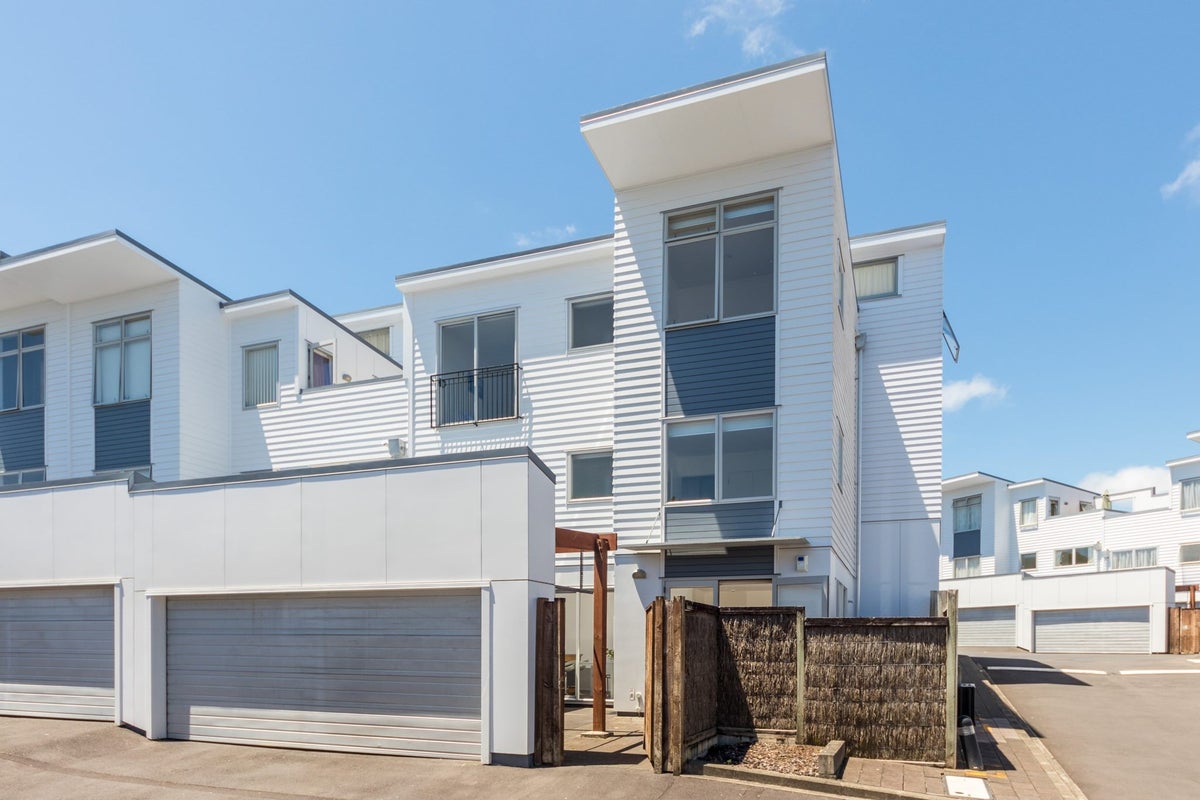 15/3 Wagener Place, Mount Albert, Auckland - Carousel 1
