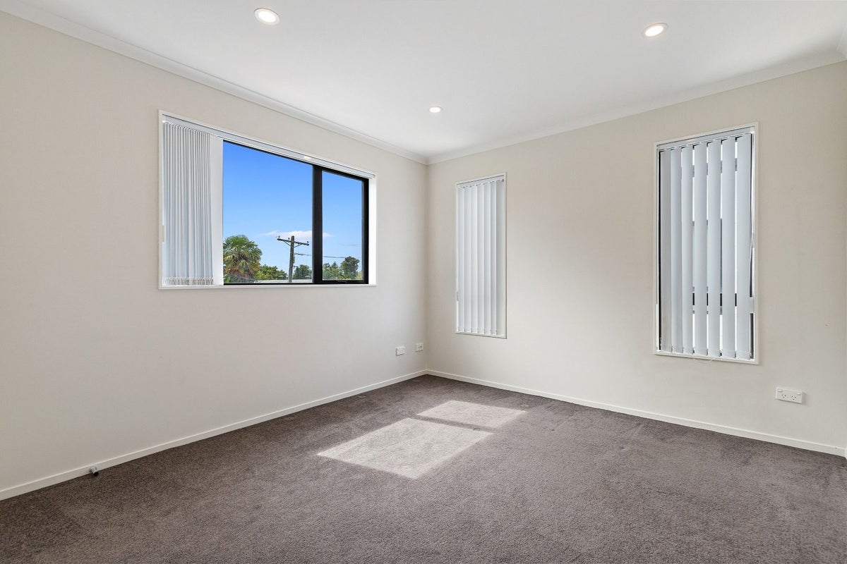 4/11 Gazeley Avenue, Silverdale, Hamilton - Carousel 11