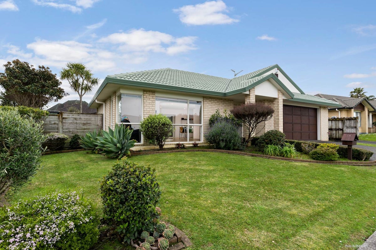 4 Mulroy Place, East Tamaki Heights, Auckland - Carousel 1