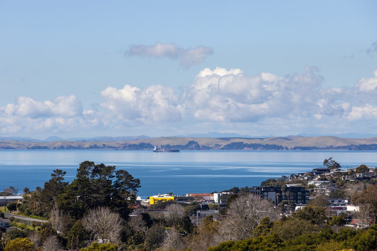 2/807 East Coast Road, Northcross, Auckland - Carousel 2
