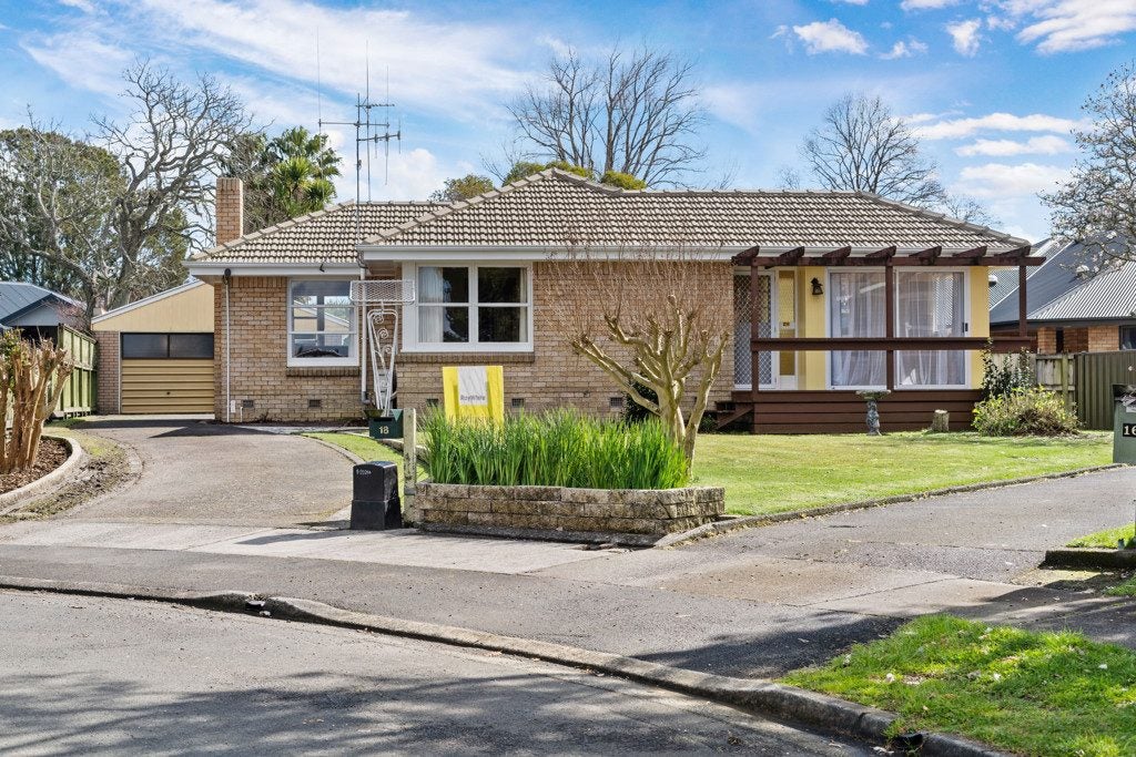 18 Golden Place, Fairfield, Hamilton - Carousel 1
