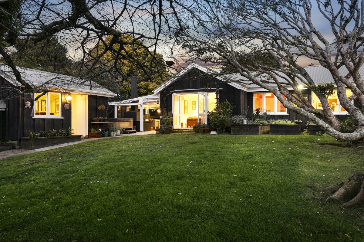 27 Turanga Road, Henderson Valley, Auckland - Carousel 2
