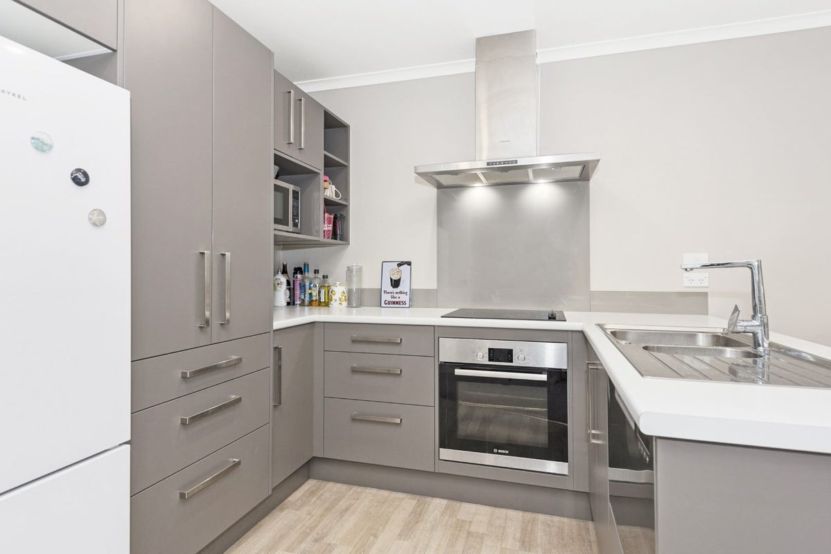 2/144 Old Farm Road, Hamilton East, Hamilton - Carousel 1