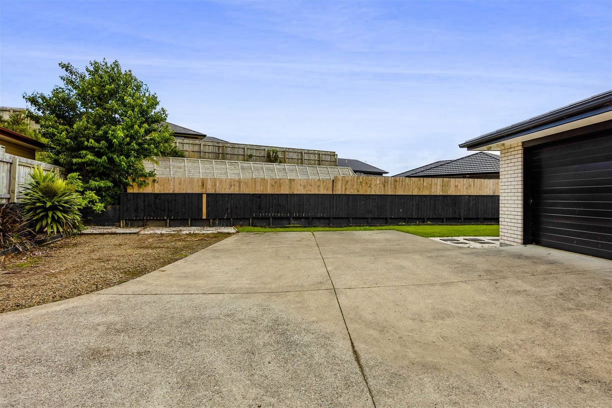 15 Frederick Place, Whalers Gate, New Plymouth - Carousel 33