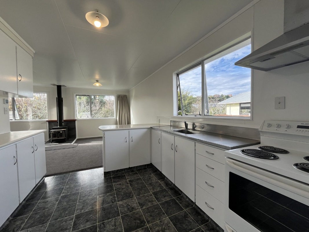 4 Salcombe Terrace, Welbourn, New Plymouth - Carousel 2