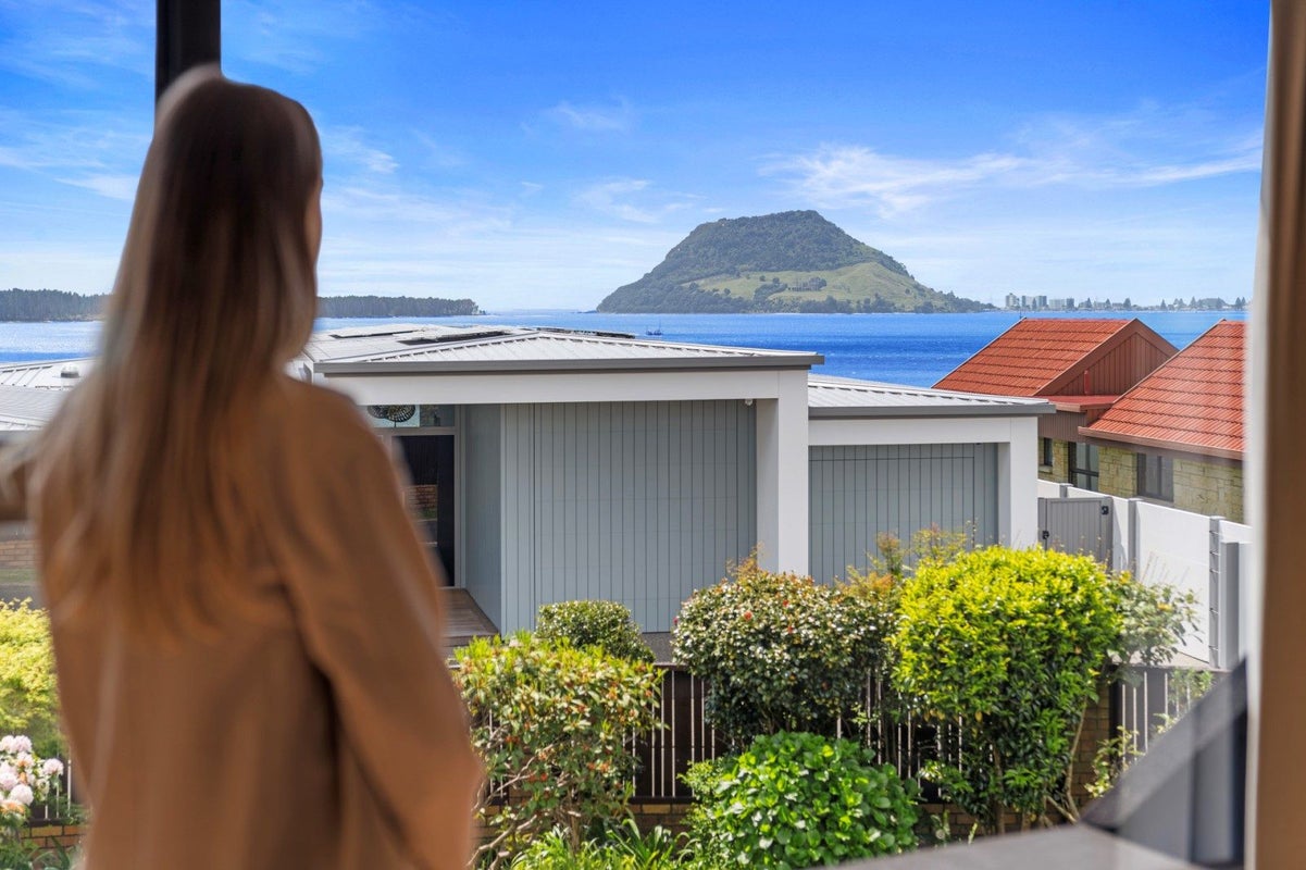 4 Aylesbury Terrace, Otumoetai, Tauranga - Carousel 1