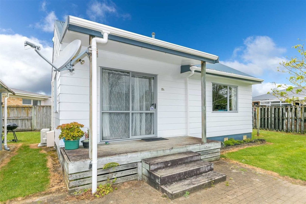 10 Vesty Avenue, Hillcrest, Hamilton - Carousel 1