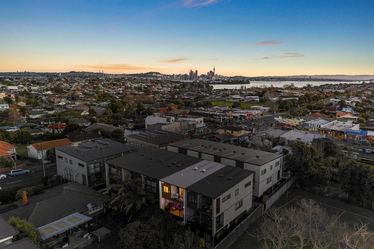 7/16 Williamson Avenue, Belmont, Auckland - Carousel 1