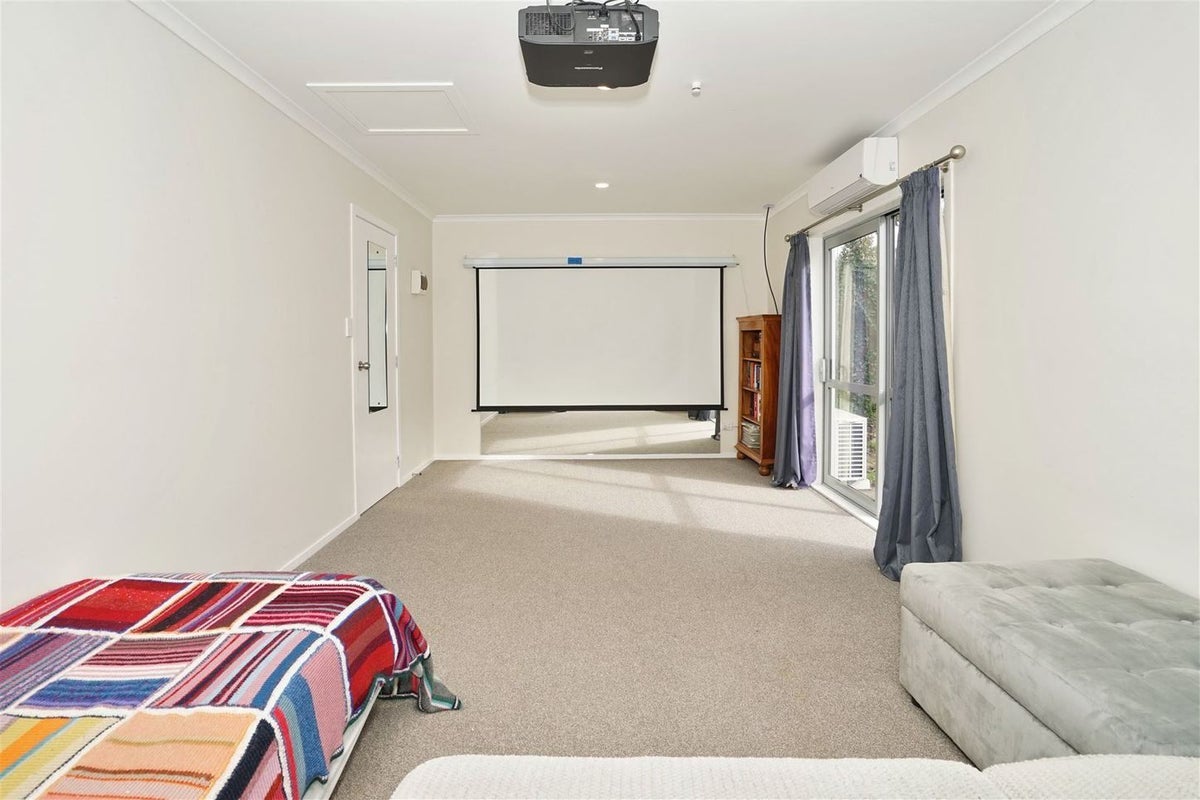 19 McCracken Avenue, Hillcrest, Hamilton - Carousel 12