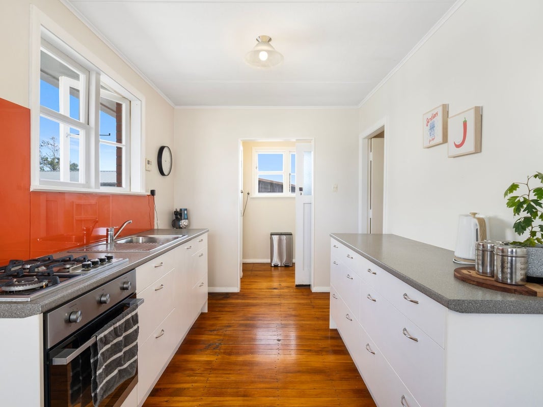 20 Armstrong Place, Gonville, Whanganui - Carousel 2