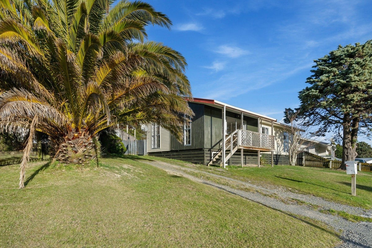 1 Bunratty Grove, Wainuiomata, Lower Hutt - Carousel 2