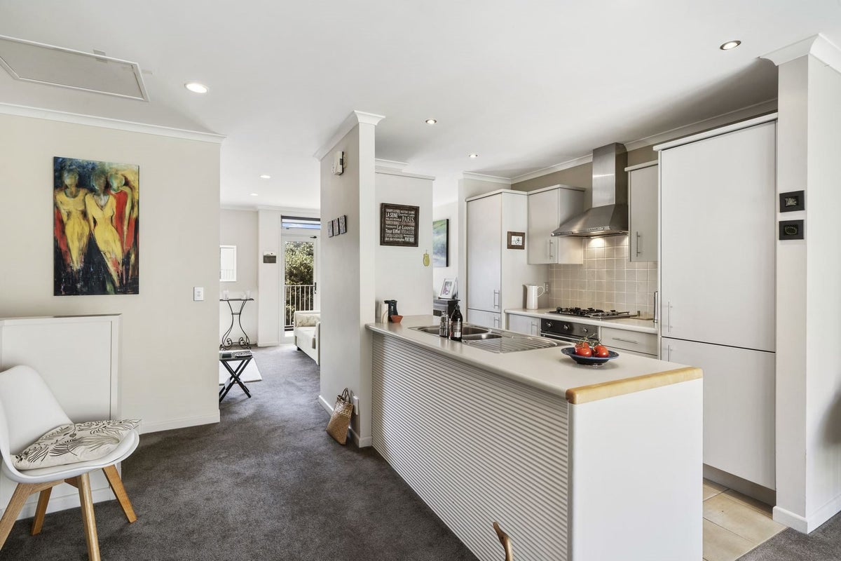 42/305 Evans Bay Parade, Hataitai, Wellington - Carousel 2