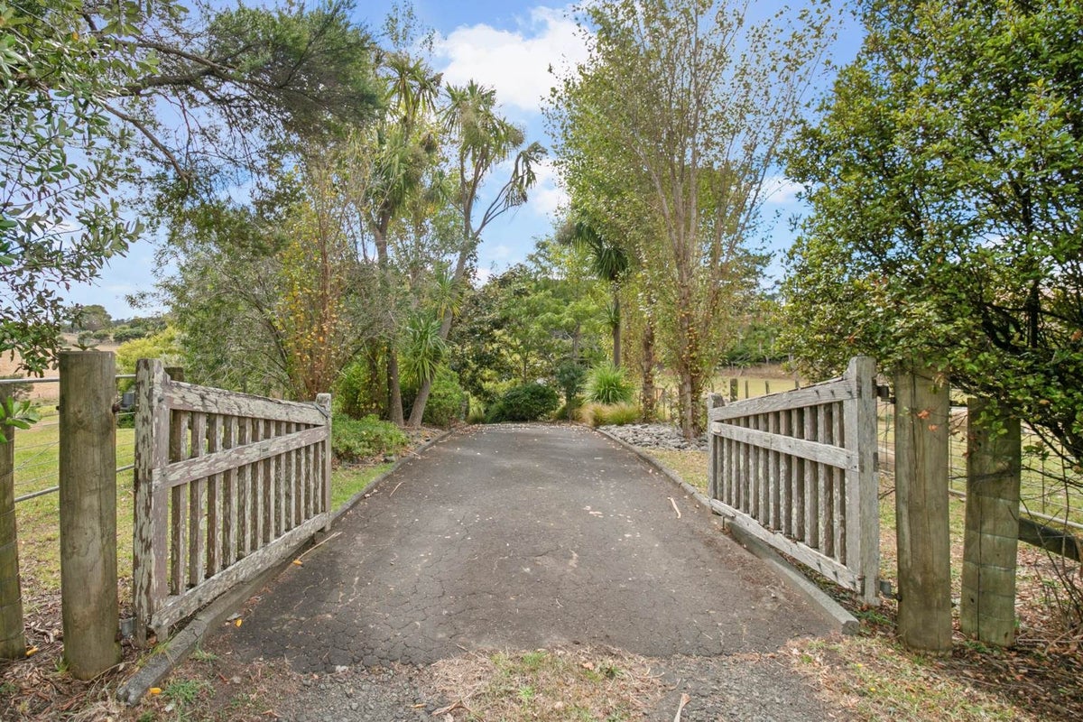 271 Muriwai Valley Road, Muriwai, Waimauku - Carousel 31