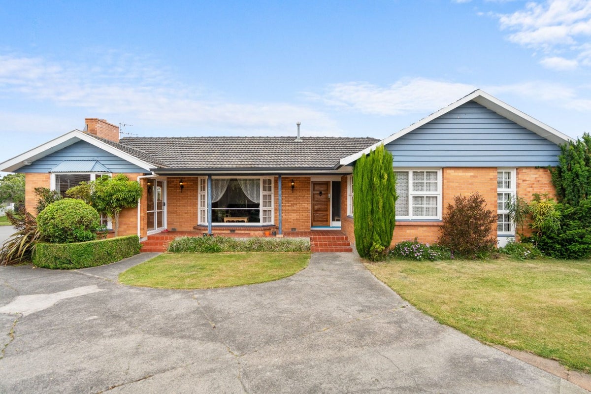 8 Kirkdale Place, Avonhead, Christchurch - Carousel 1