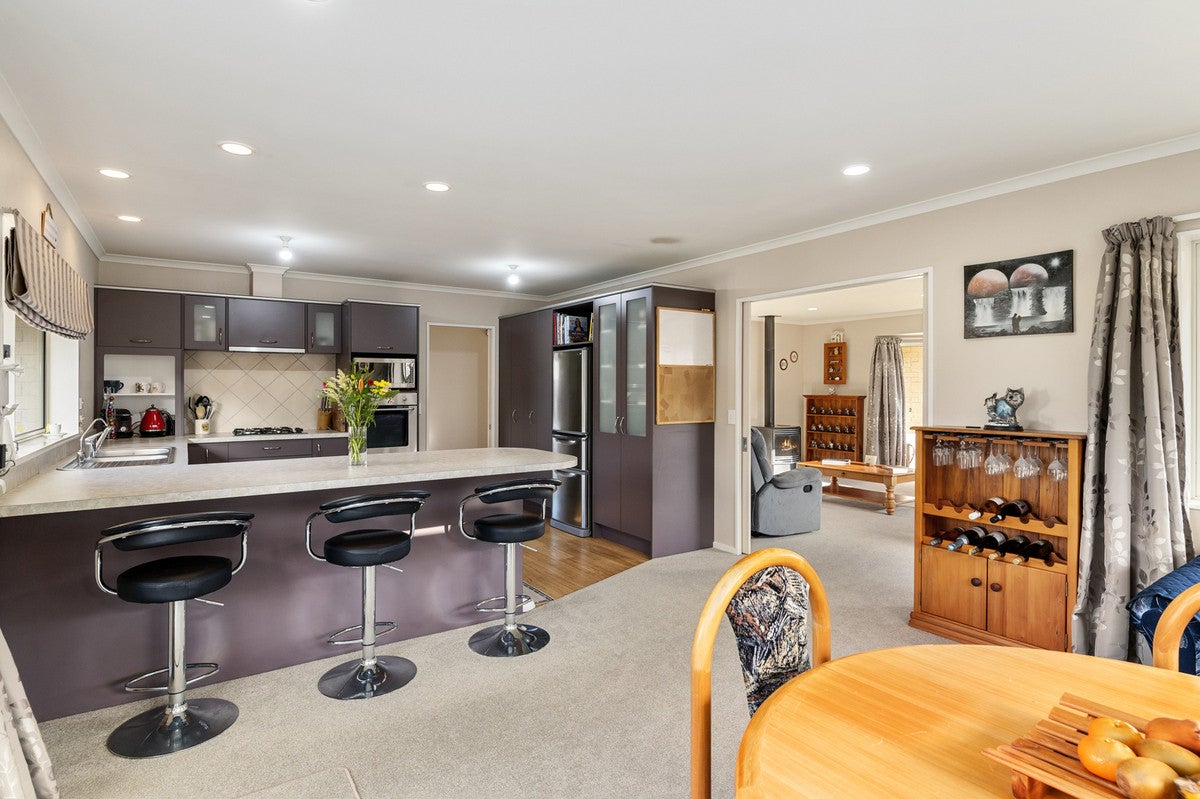 29 Leanne Way, Waikanae Beach, Waikanae - Carousel 2