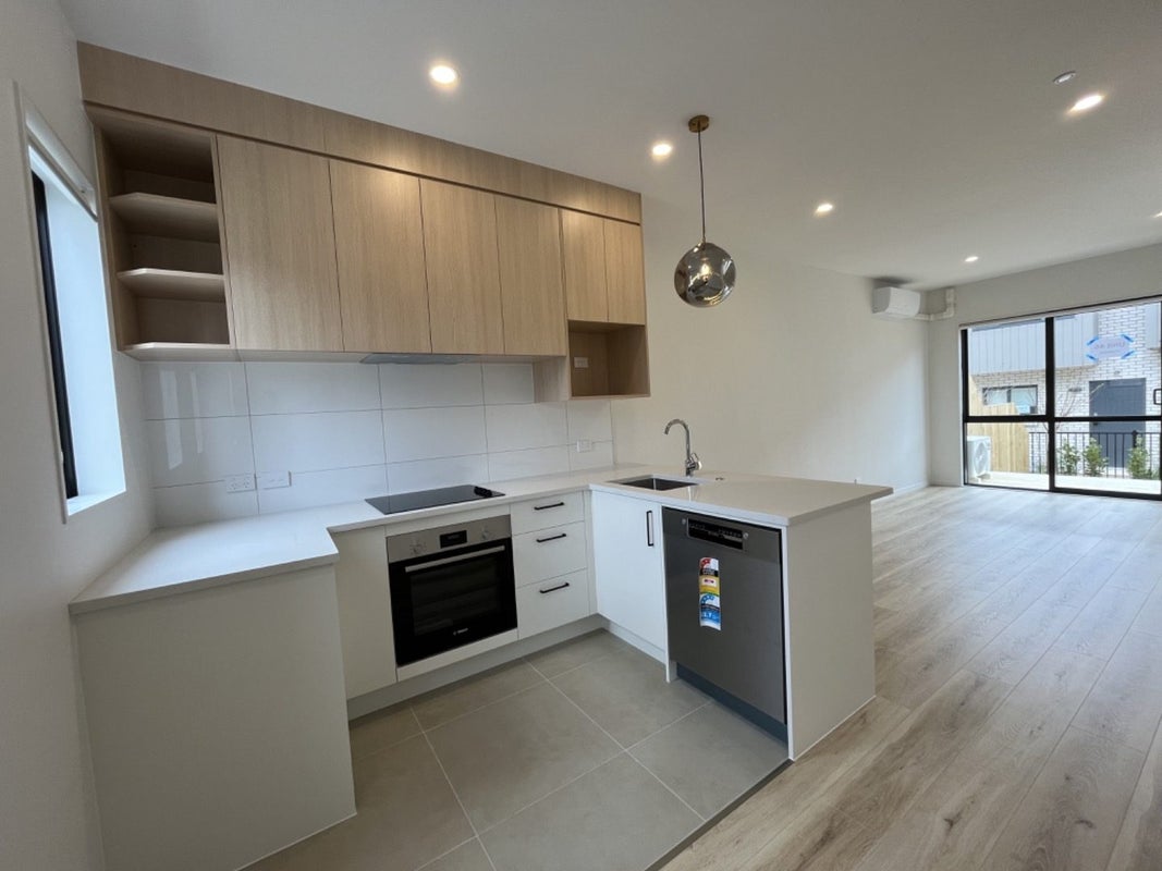 5 Paetai Lane, Te Atatu Peninsula, Auckland - Carousel 1