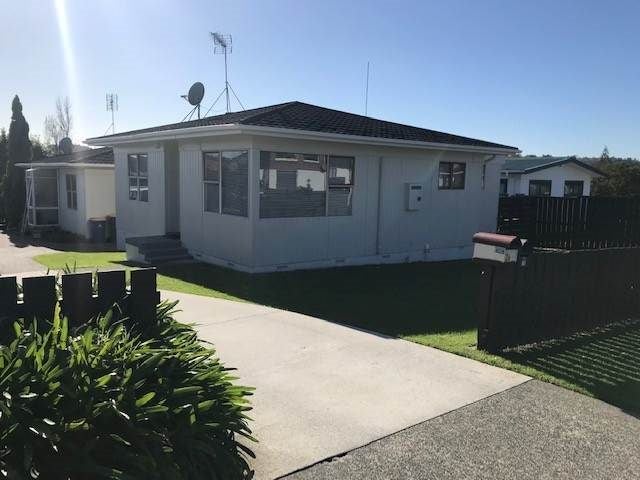 1/2 Aplin Place, Birkdale, Auckland - Carousel 2