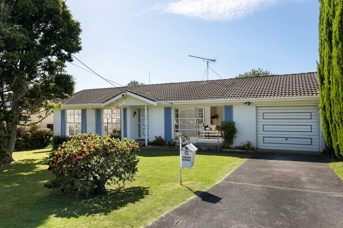 1/7 Livingstone Street, Milford, Auckland - Carousel 1