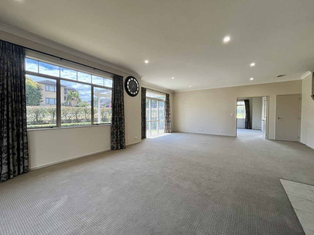 27 Amaretto Avenue, Flat Bush, Auckland - Carousel 1