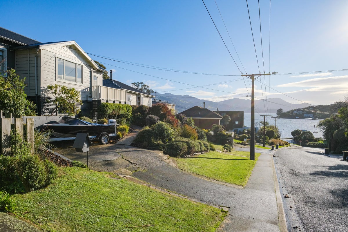 79 Marion Street, Macandrew Bay, Dunedin - Carousel 2