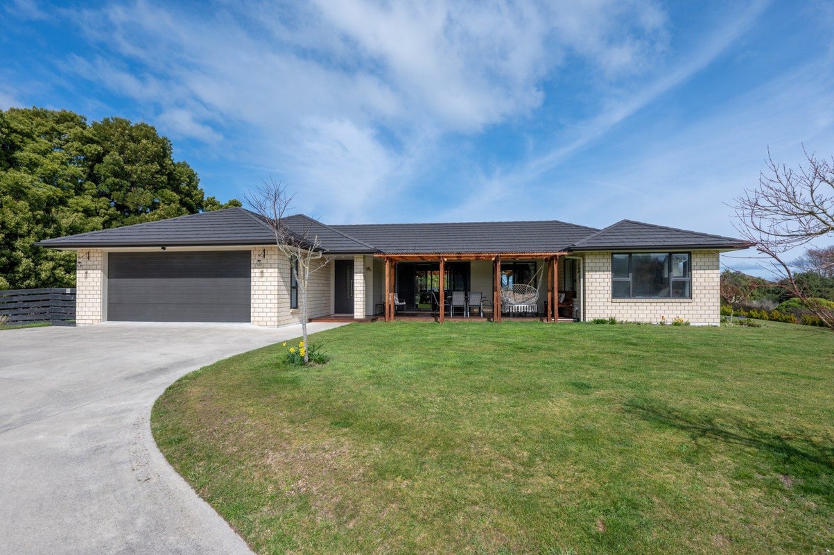 16 Lacebark Drive, Kinloch, Taupo - Carousel 2