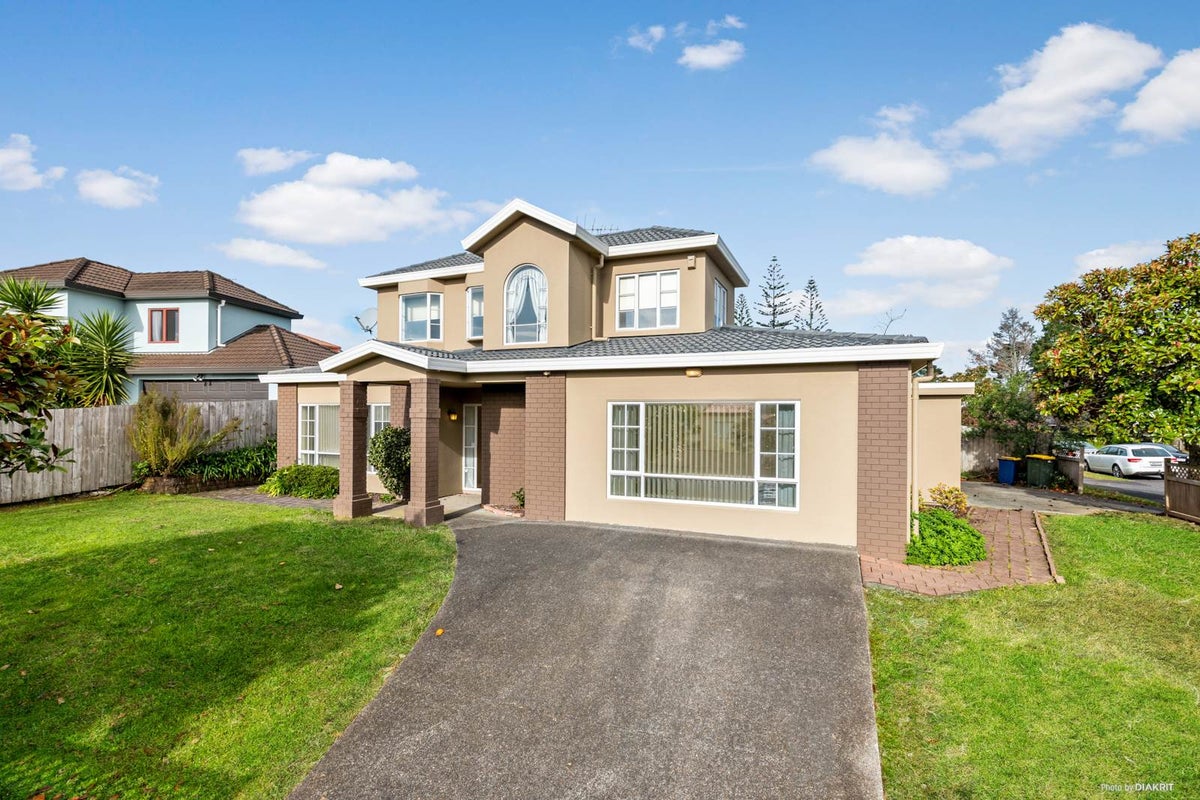 1/1 Stoneleigh Court, Sunnynook, Auckland - Carousel 1