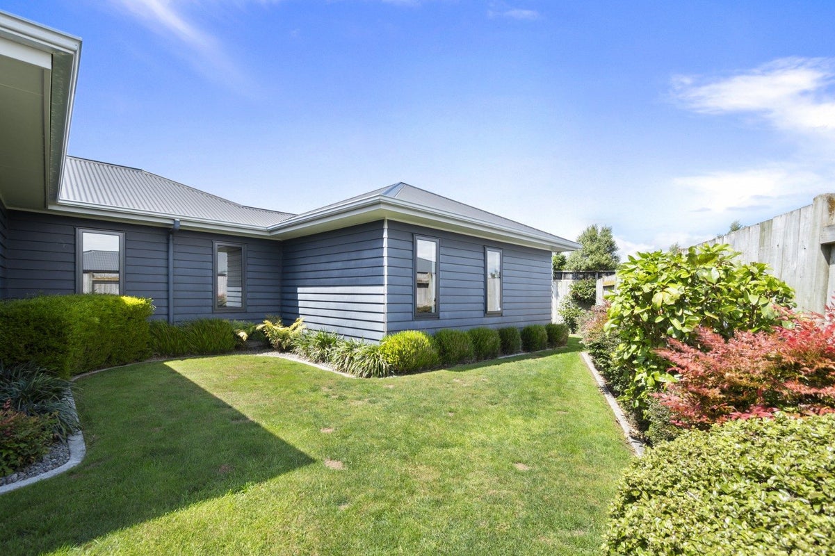 9 St Heliers Grove, Fitzherbert, Palmerston North - Carousel 44