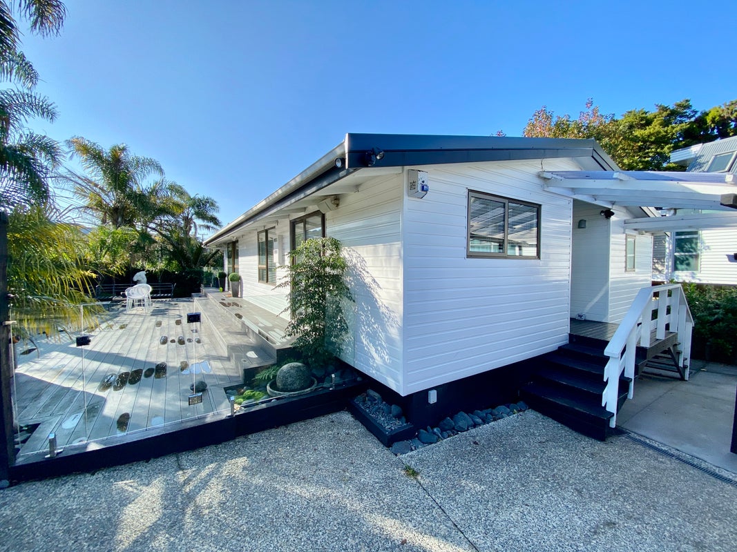 1/12 Westbourne Road, Murrays Bay, Auckland - Carousel 1