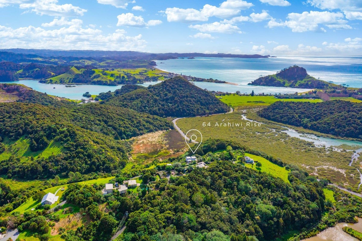 64 Arahiwi Rise, Pataua South, Onerahi - Carousel 1