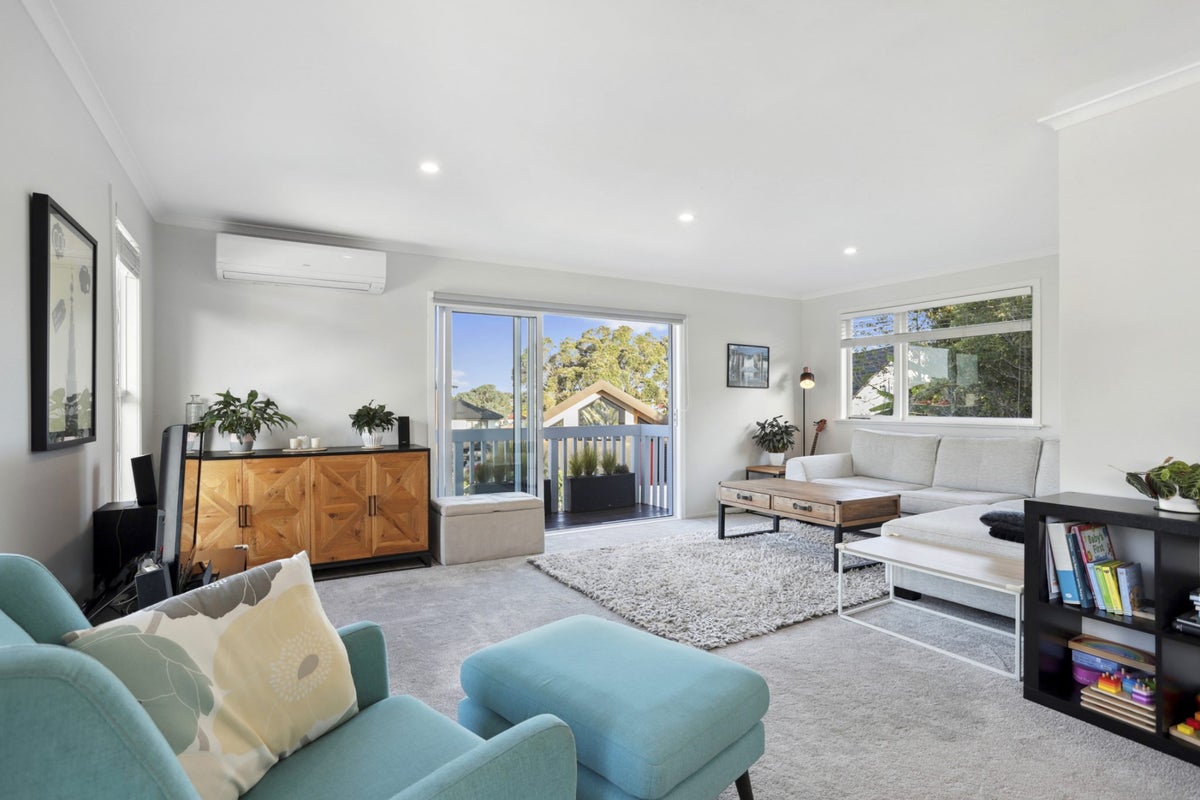 11 Tahi Terrace, Glen Eden, Auckland - Carousel 2
