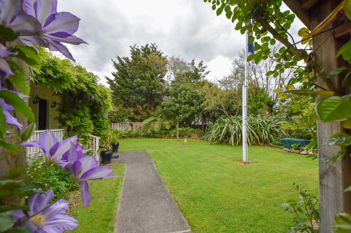 60 Kuratawhiti Street, Greytown - Carousel 27