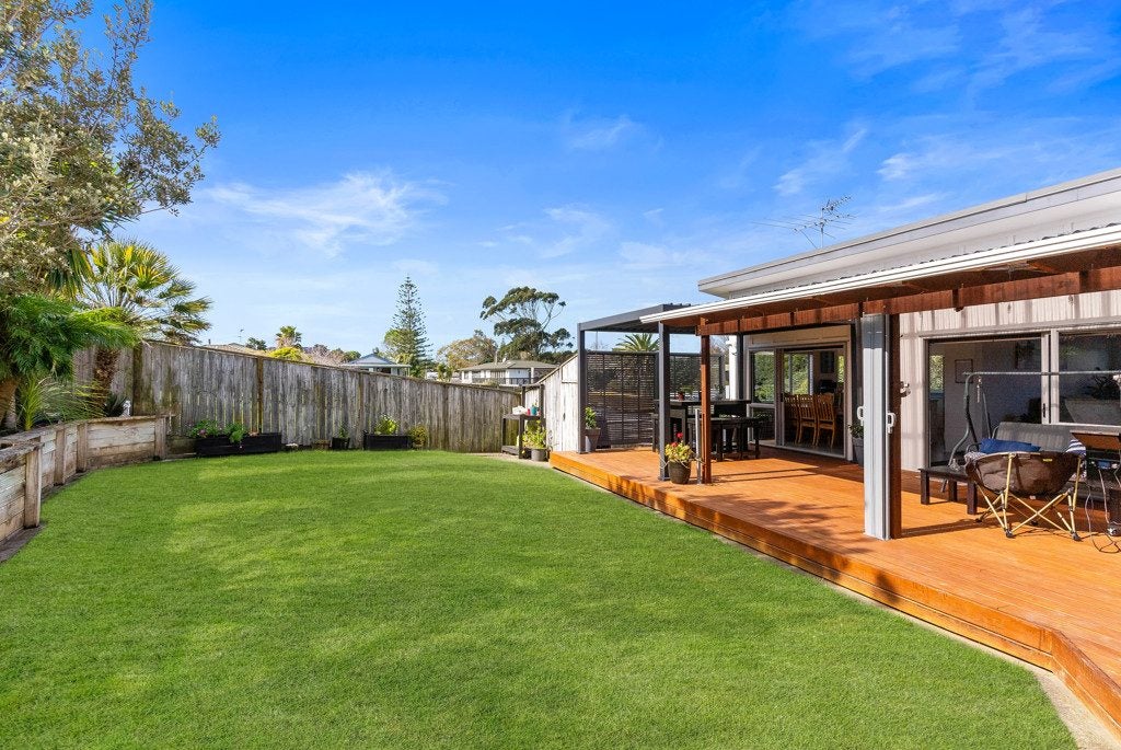 11 Toomer Place, Beachlands, Auckland - Carousel 1