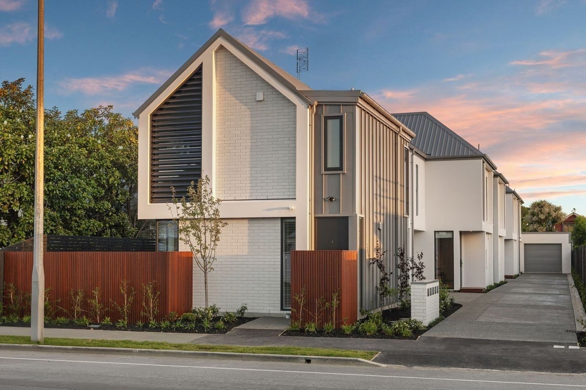 1/100 Innes Road, St Albans, Christchurch - Carousel 1