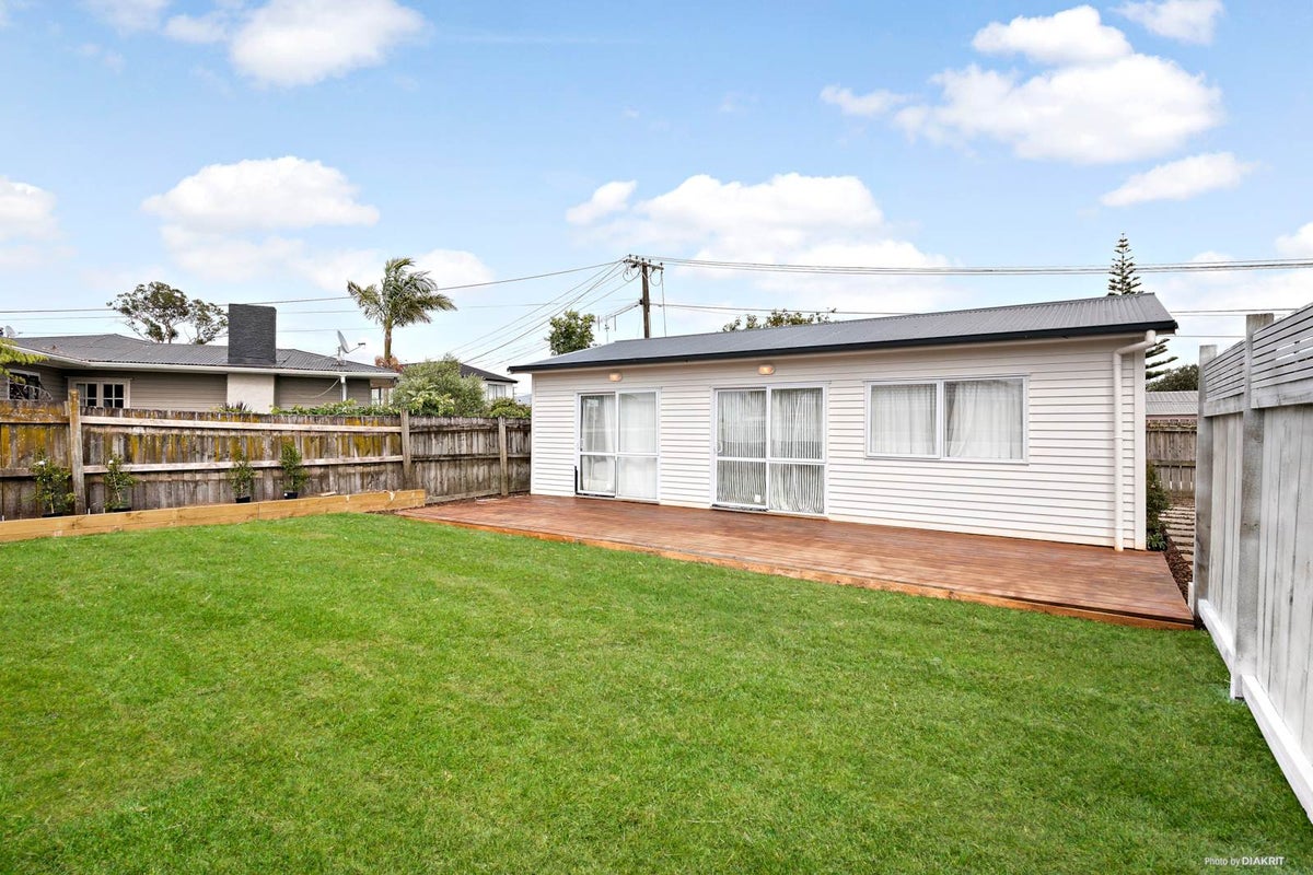 11A Ingleby Place, Kelston, Auckland - Carousel 2