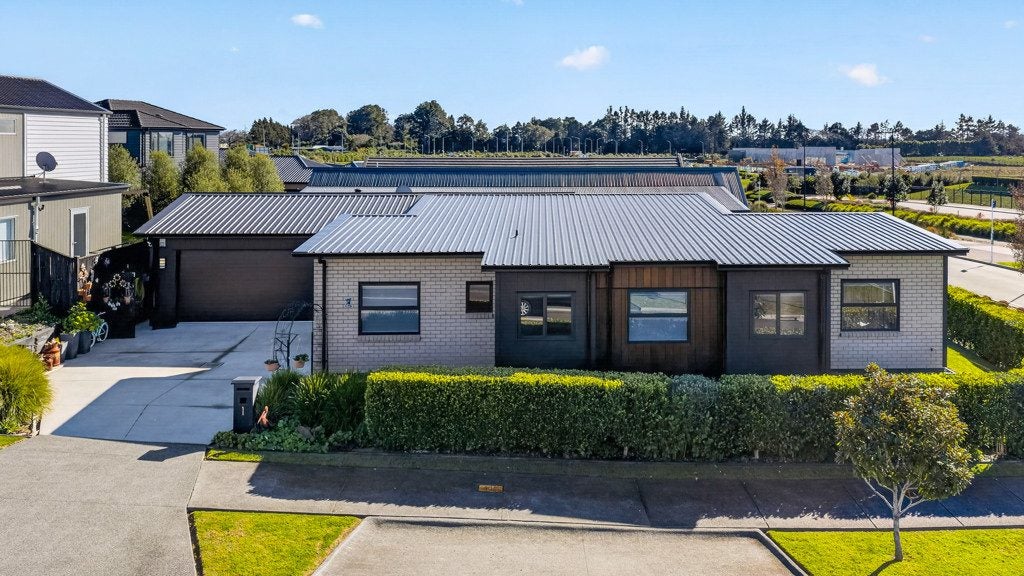 1 Garth Ross Lane, Karaka, Papakura - Carousel 1
