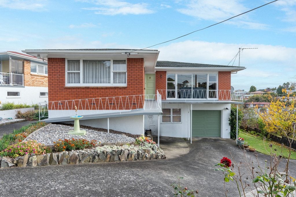337 Cobham Drive, Hillcrest, Hamilton - Carousel 1